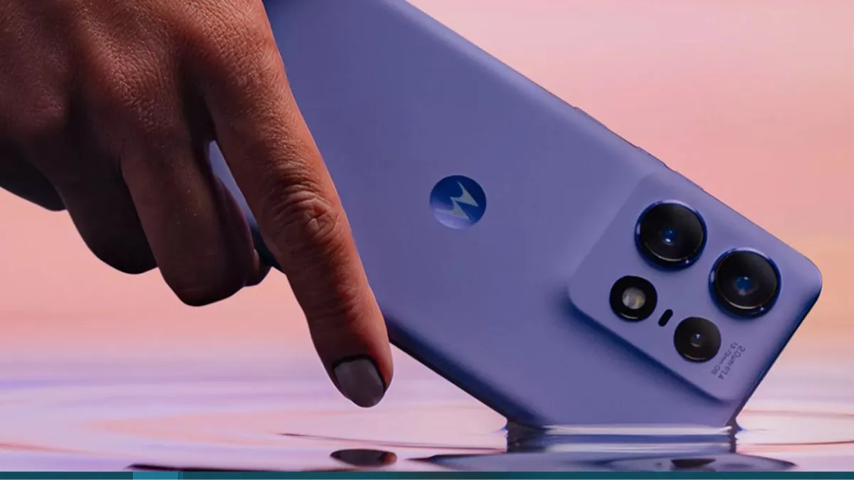 بنر نوشته moto edge 50