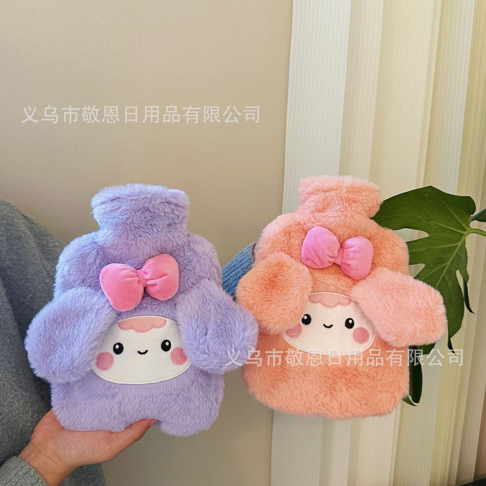 کیسه آب گرم بنکس مدل T5577 طرح عروسکی ظرفیت 1 لیتر